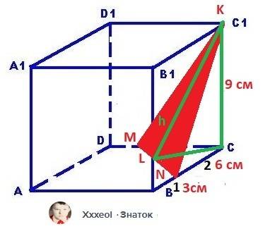 Определите площадь треугольника, образованного прямыми, делящими ребра куба, выходящие из одной верш