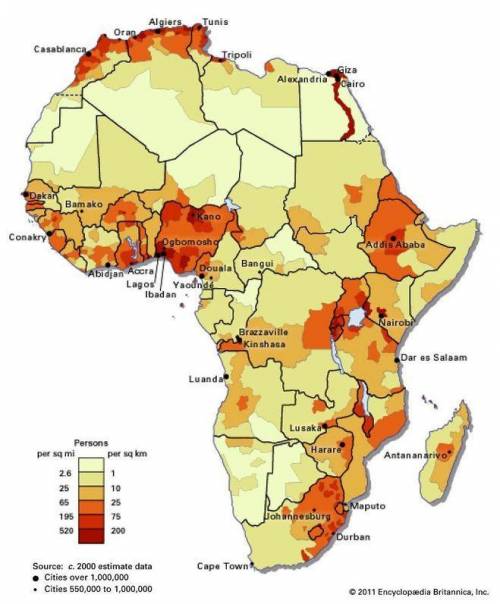 )какие части материка африки заселены особо плотно,а какие редко?