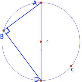 Диаметр окружности равен 10 см нарисуйте эту окружность и помтройте треугольник вписанный в окружнос
