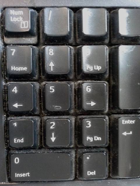 1. надпись на клавише , находящейся рядом с клавишей pause? 2.надпись на клавише , фиксирующий число