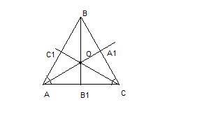 ответьте 30 . в равнобедренном треугольнике авс с основанием ас биссектрисы аа1 и сс1 пересекаются в