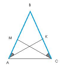 На боковых сторонах ab и bc равнобедренного треугольника abc отметили соответственно точки м и к так