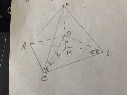 Восновании пирамиды лежит прямоугольный треугольник с углом 15∘. все боковые ребра пирамиды наклонен