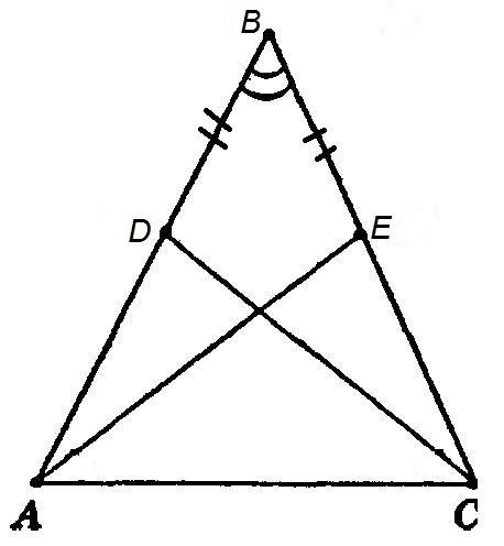 Вравнобедренном треугольнике abc с основанием ac провелены медианы ae и cd. доказать, что треугольни