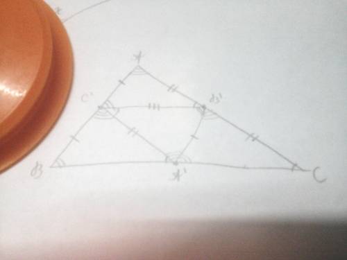 Покажите как любой треугольник можно разрезать на 4 равных треугольника