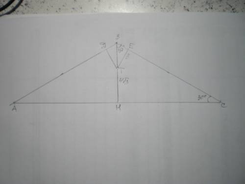 Точка m лежит внутри равнобедренного треугольника с углом при вершине 120º. расстояние от m до каждо