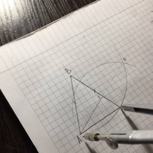 Начертите равнобедренный треугольник авс с основой ас с циркуля проведите высоту а к боковой стороне
