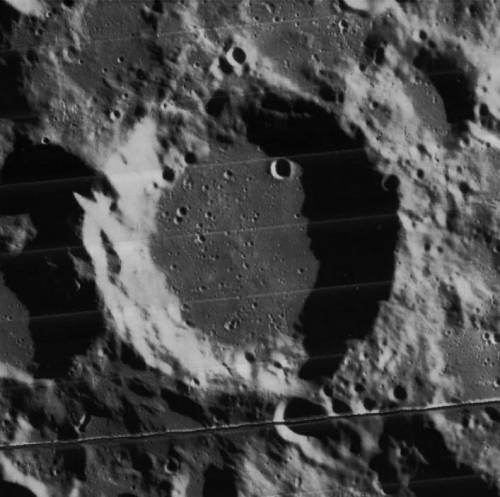 Какие лунные кратеры называются вторичными​