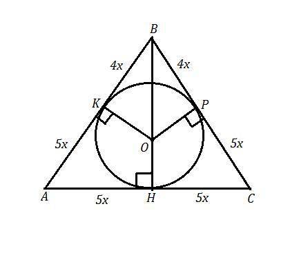 бічна сторона рівнобедреного трикутника ділиться точкою дотику вписаного кола у відношенні 4 5 рахую