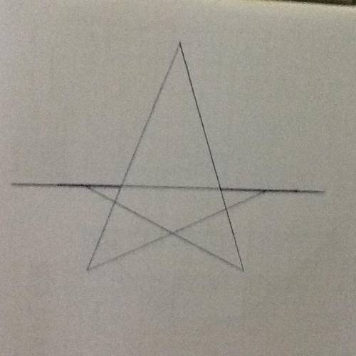 6 Нарисуйте многоугольник, две стороны которого лежат на данной прямой (рис. 7.21).