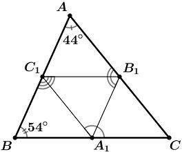 Точки A1, B1 и C1 — середины сторон BC, CA и AB треугольника ABC. Известно, что ∠A=44∘, ∠B=54∘. Най