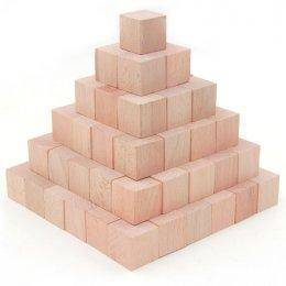 Из одинаковых кубиков составили пирамиду. Рассмотри внимательно рисунок и ответь, сколько кубиков ис