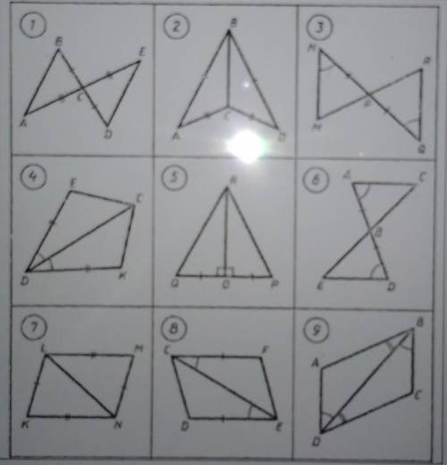 Перечертить треугольнике записать По какому признаку даны треугольники равны​