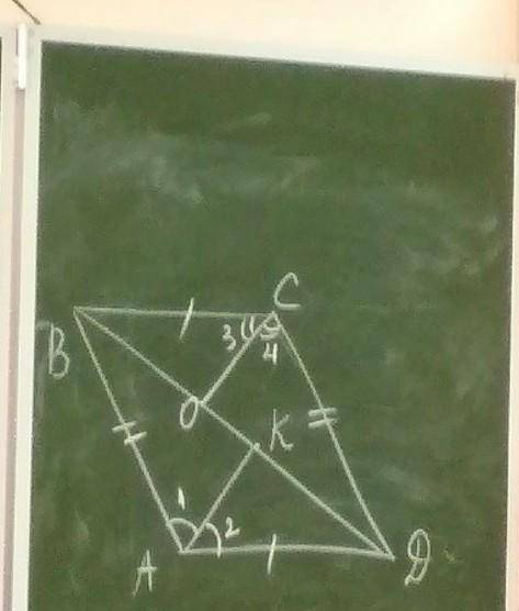 Найдите пары треугольников