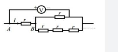 Общий ток в цепи 6 А, а все сопротивления одинаковы и равны r=2 ом, какое напряжение показывает идеа