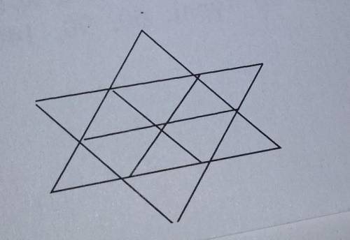 Сколько треугольников на рисунке​