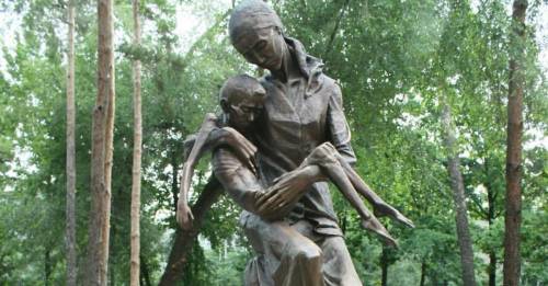 Найдите информацию в интернете о памятнике жертвам голодомор открытом в Алматы 31 мая 2017г Напишите
