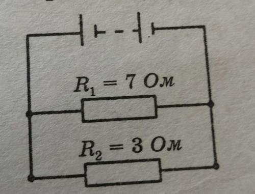 Аналізуючи дані схеми,визначте загальний опір з'єднання резисторів​