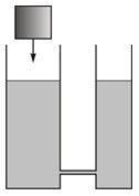 Цилиндрический сосуд площадью сечения 80 см2 соединили тонкой трубкой с другим цилиндрическим сосудо